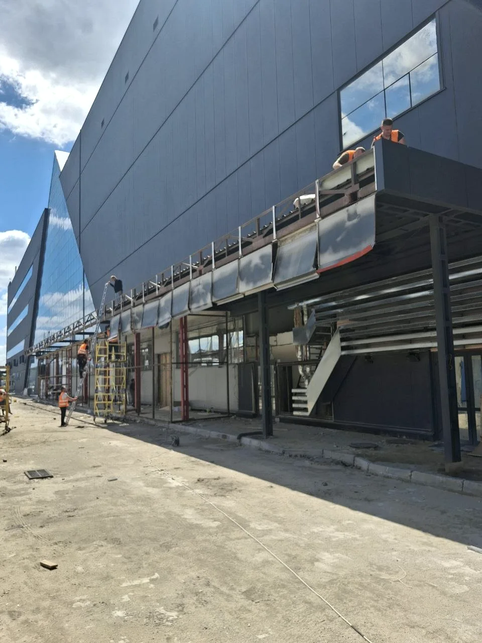 Pregătirea zonei după demontare la Port Mall
