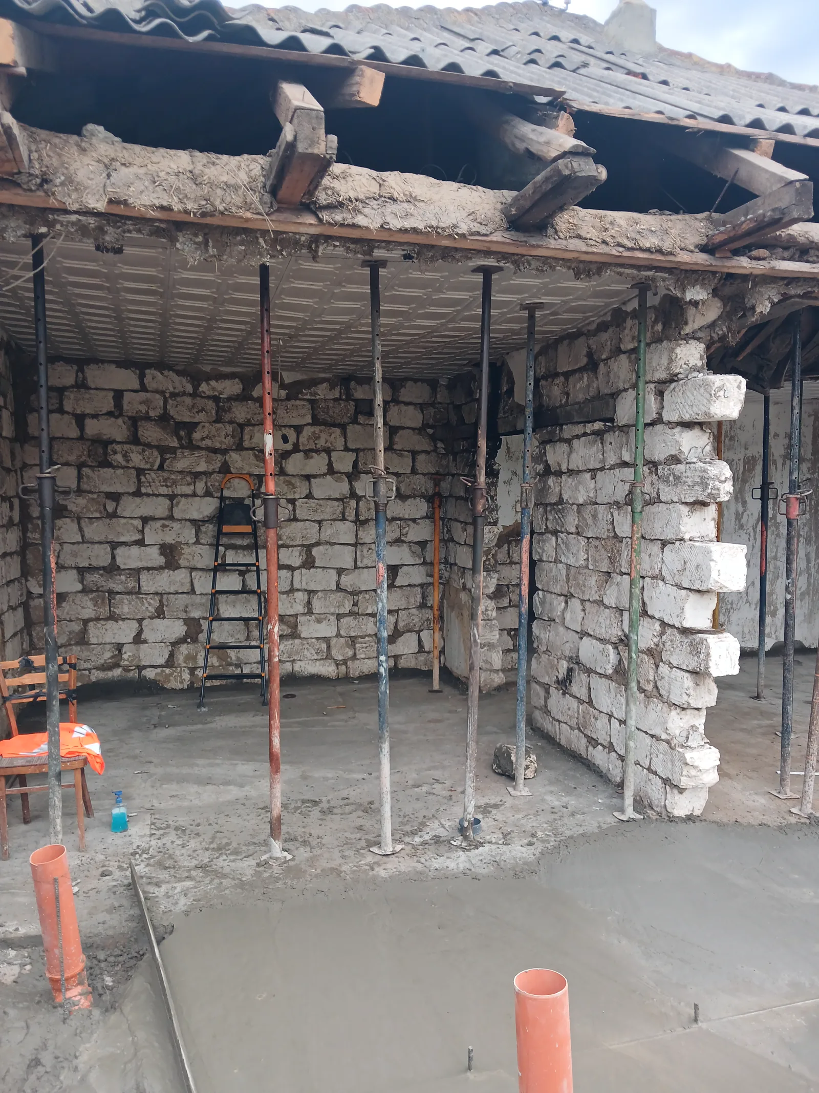 Structură armată pregătită pentru turnare